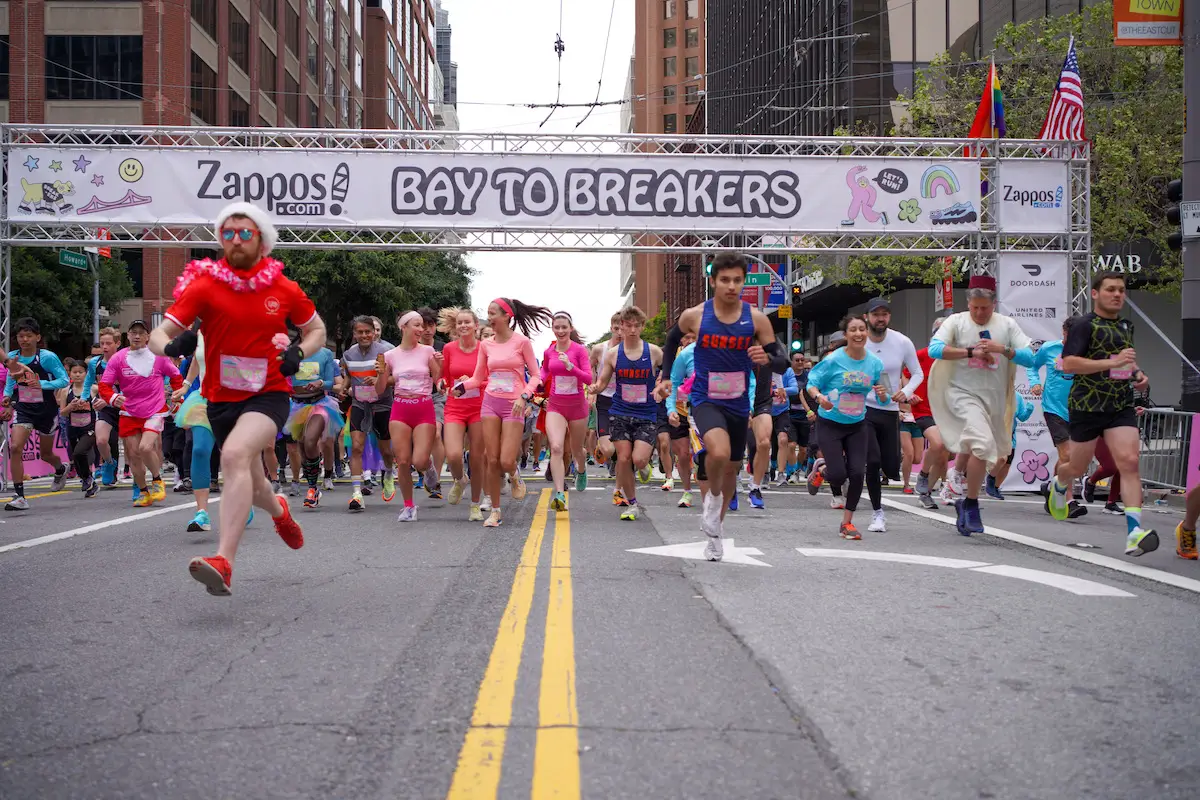 Runners begin race at the starting point of Bay to Breakers half marathon in San Francisco, California