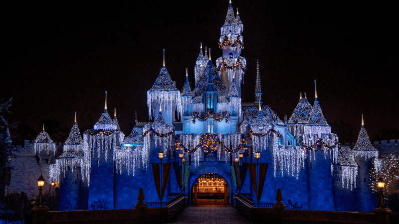 Do-Disneyland-Holidays-Castle