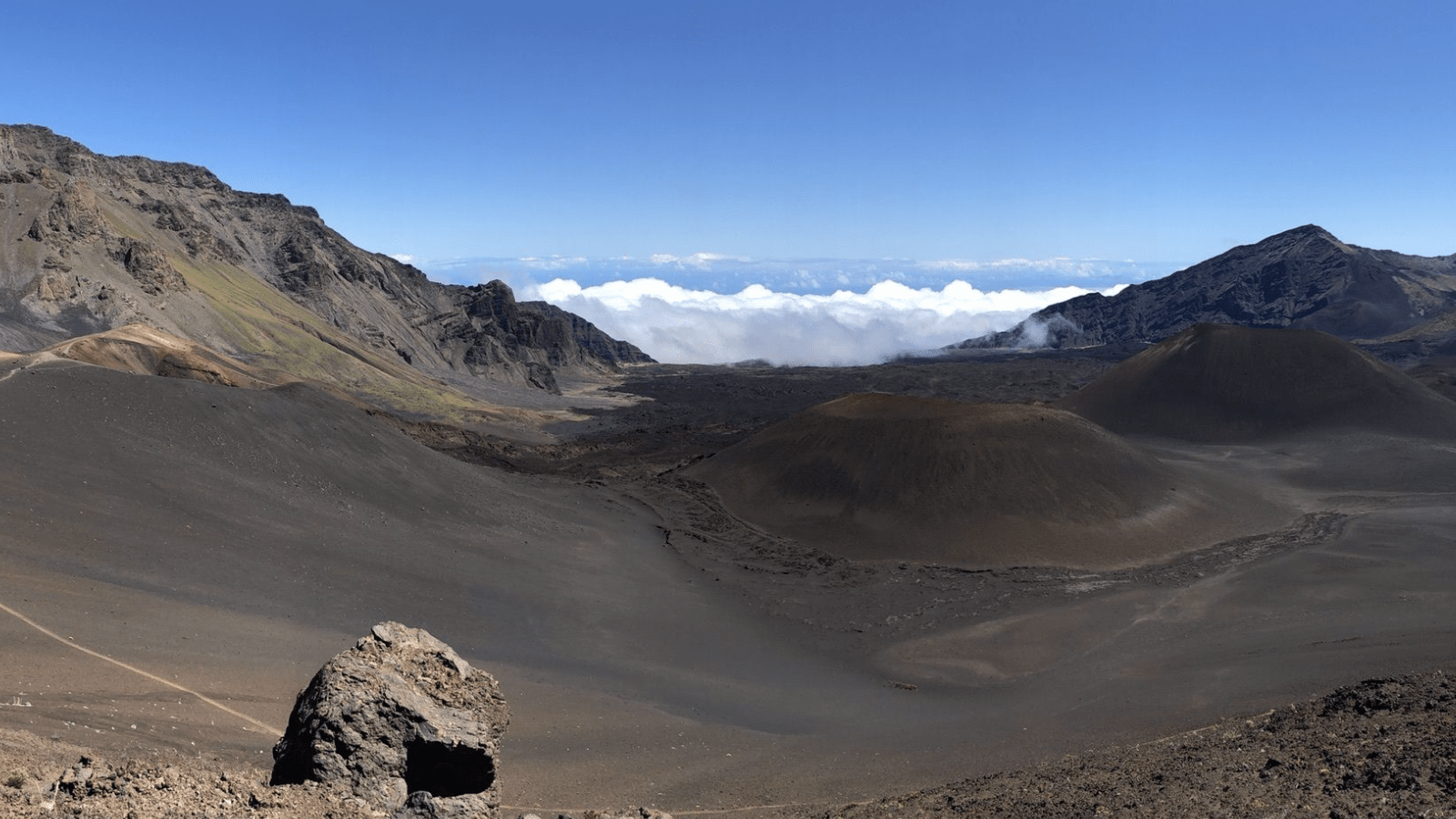 Haleakala Crater Trail_maui_hikes_800x450_Daniel Kaseumsouk