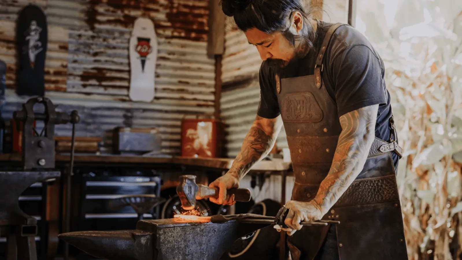 Neil Kamimura Forging a Knife-Luxury Experiences-Big Island-credit Four Seasons Hualalai-800x450