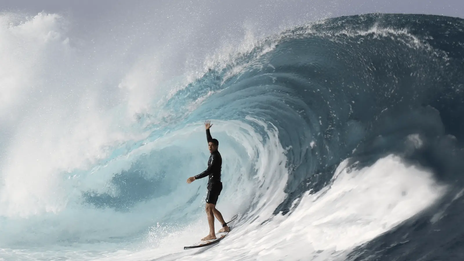 Zeke Lau_Oahu_Billabong Pipeline Pro_credit Bryan McDonald_800x450