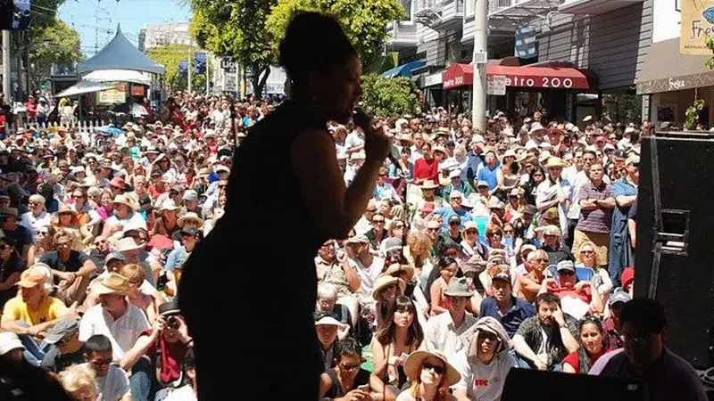 Singer performs to crowd at Fillmore Jazz Festival in San Francisco