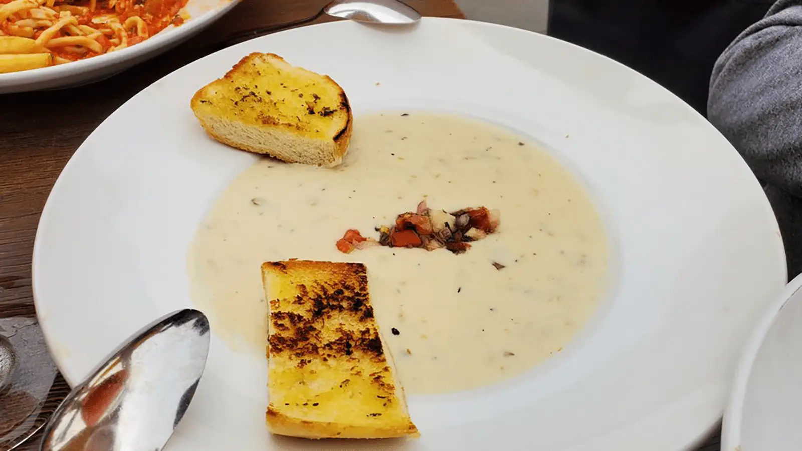 Fishwife-Monterey-Peninsula-Clam-Chowder-credit-David-C-Yelp-800x450-1.png