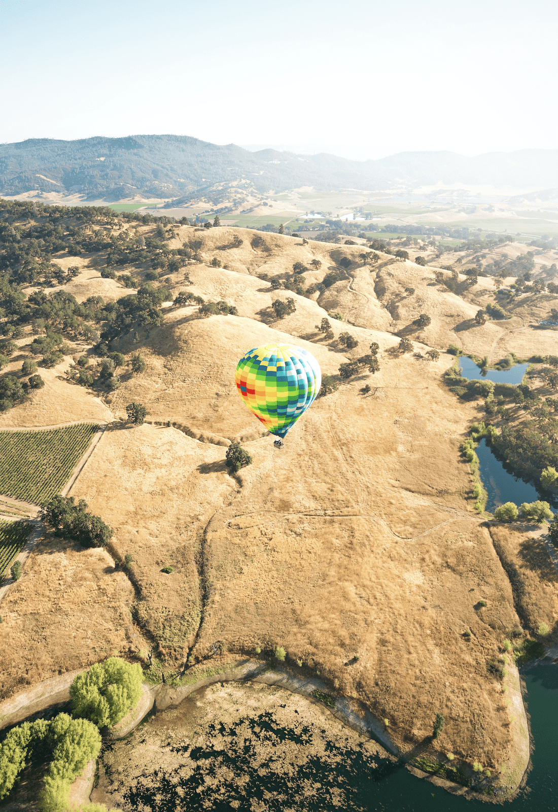 Napa Valley-Hot Air Balloon-Wine Country-Local Getaways-credit Sebastien Gabriel/Unsplash-550x800