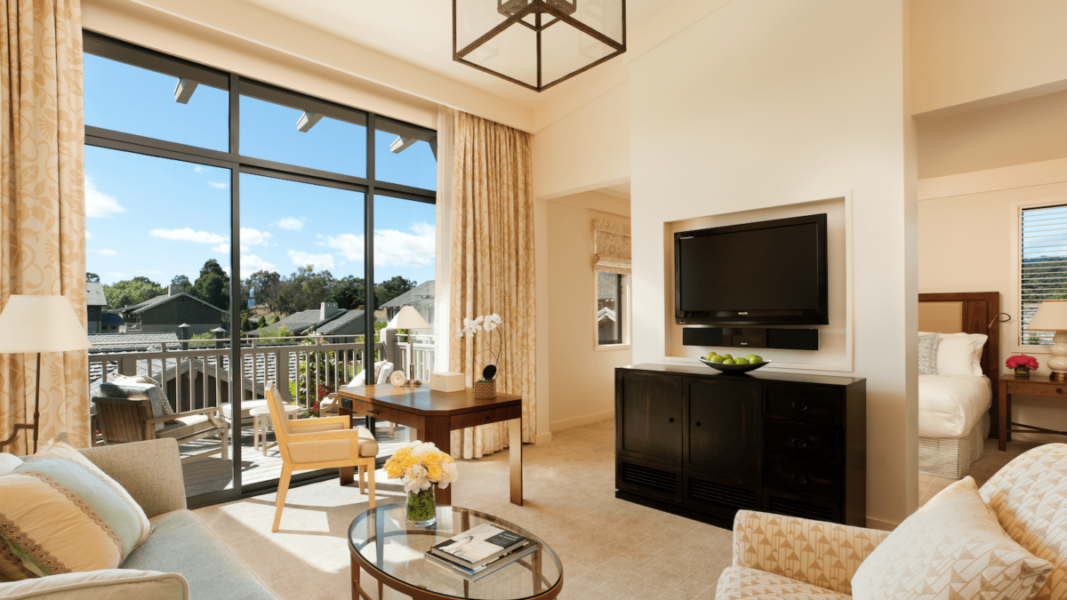 rosewood-sandhill_stay_wellness_guestroom_800x450.png