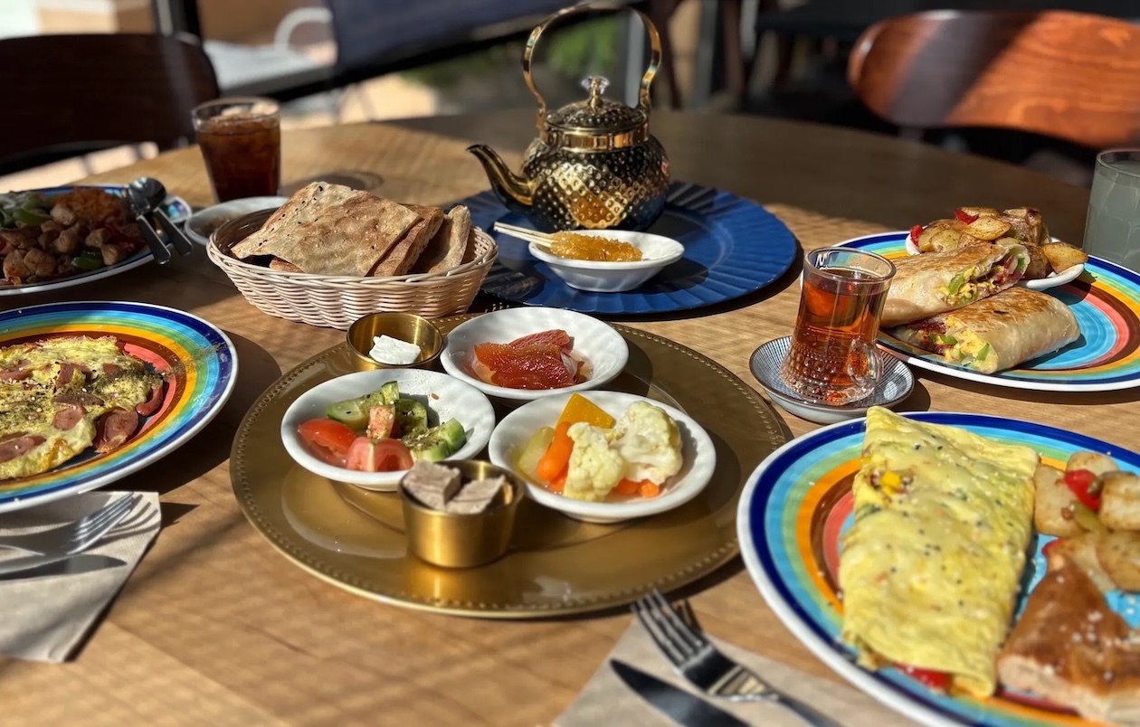 A food spread with many different dishes.