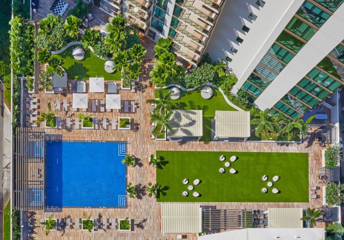 Renaissance Honolulu Aerial pool deck shot