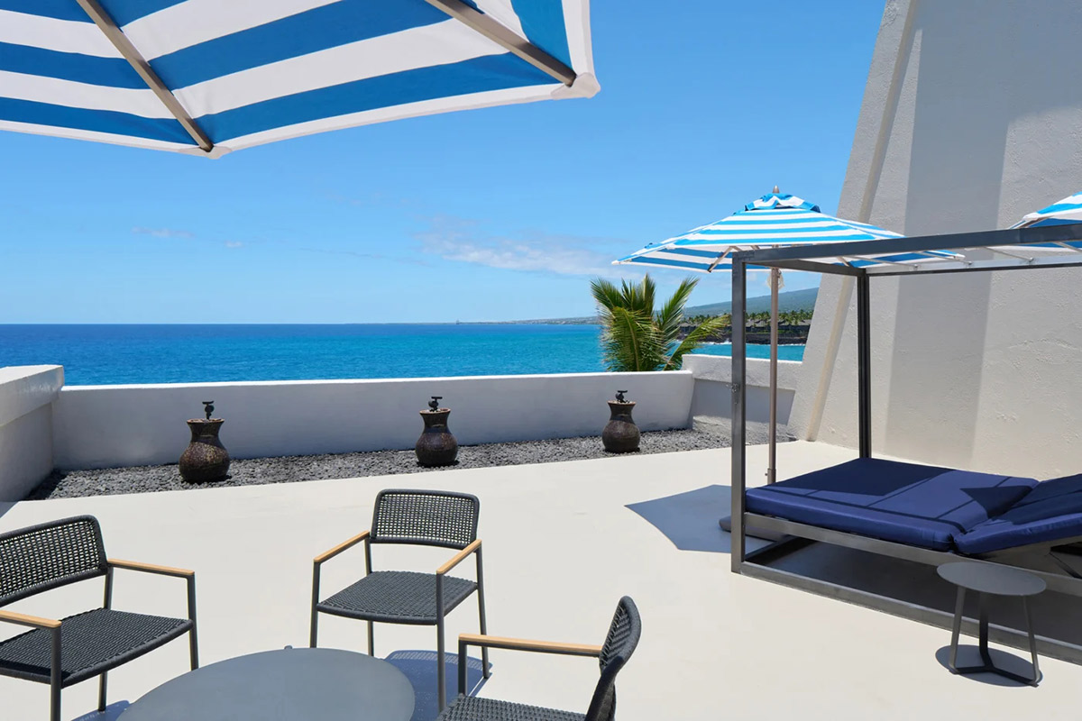 Kona deluxe oceanfront suite lanai