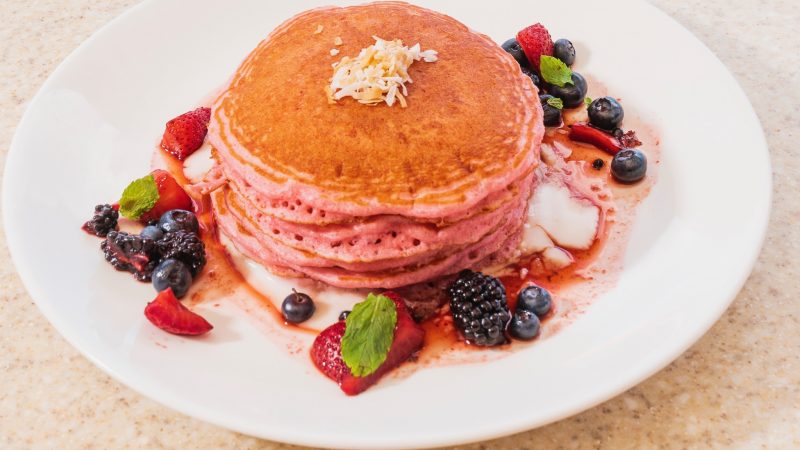 Breakfast_Waikiki_Pink-Pancakes_800x450.jpg
