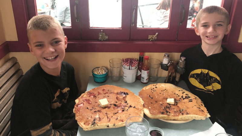 loulous-griddle-in-the-middle_monterey-peninsula_hubcap-pancakes_800x450_loulous-griddle-in-the-middle.png